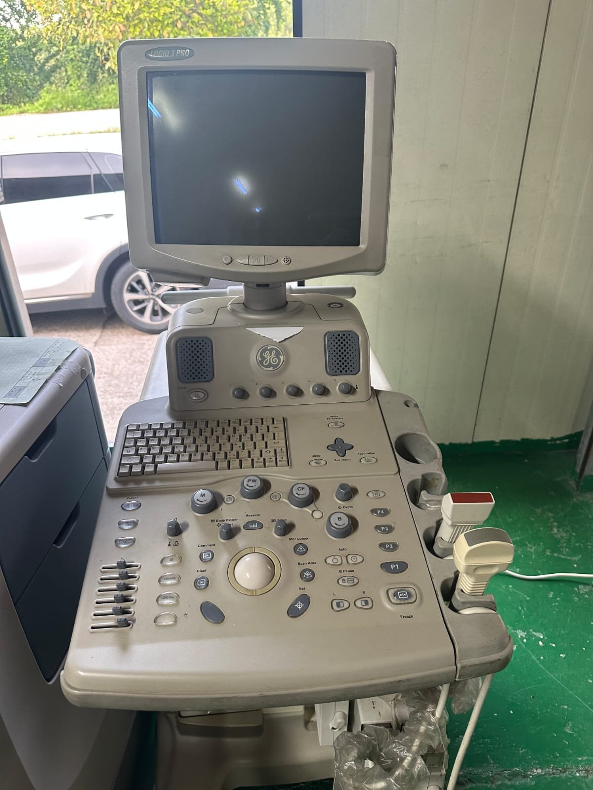 LOGIQ 3 Pro Ultrasound System - Image 2